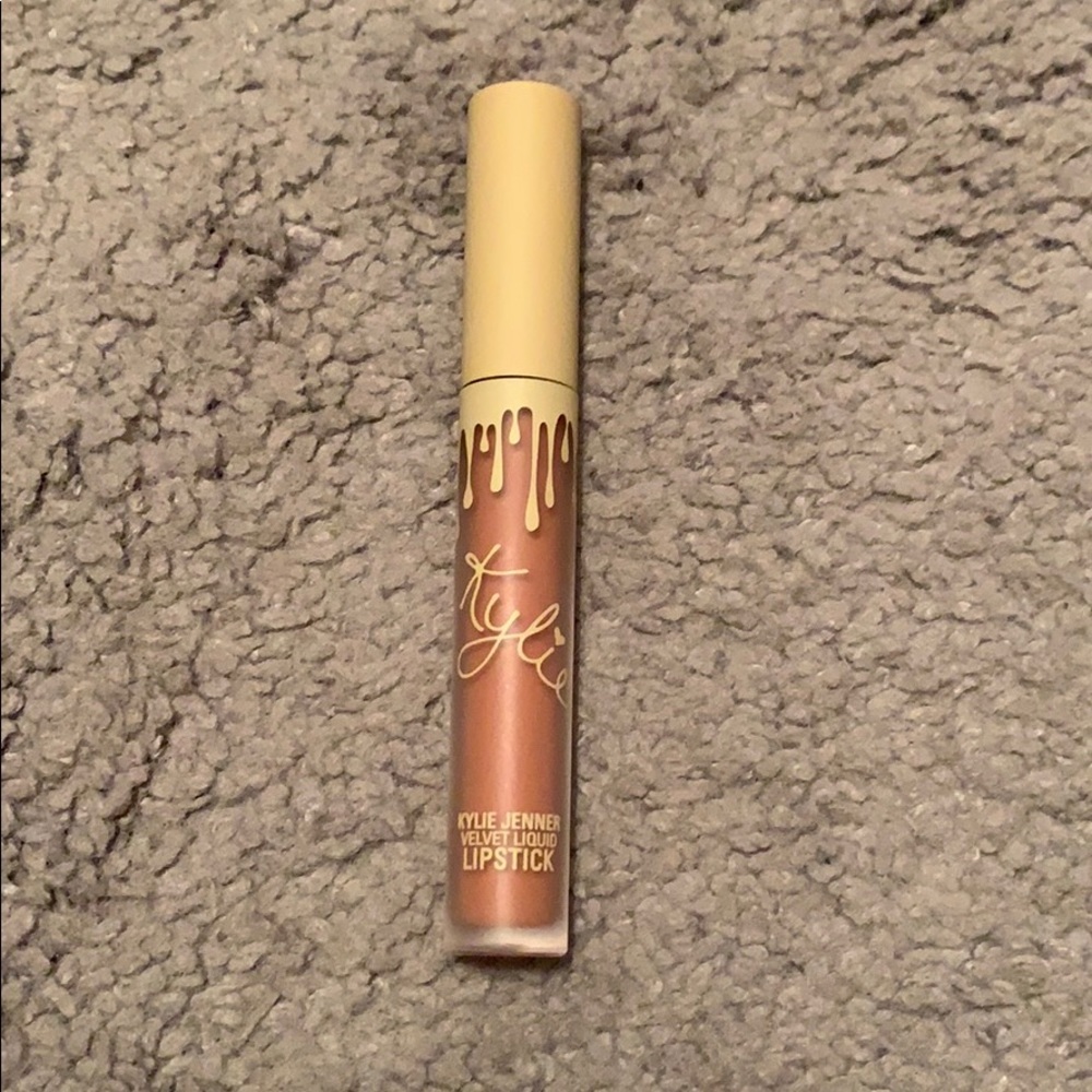 Kylie Velvet Liquid Lipstick in shade Commando